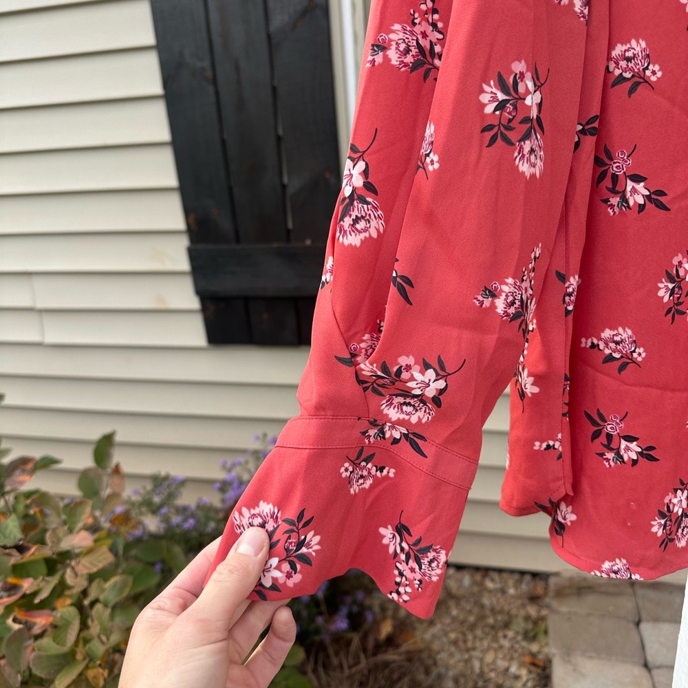 LOFT Pink Floral Blouse - Picture 5 of 6